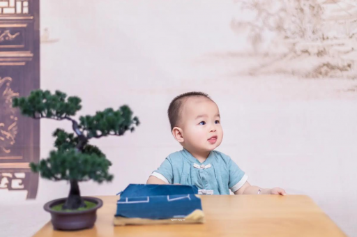涿州怀孕肚子中间凹两边凸